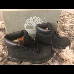 Black timberland boots !
